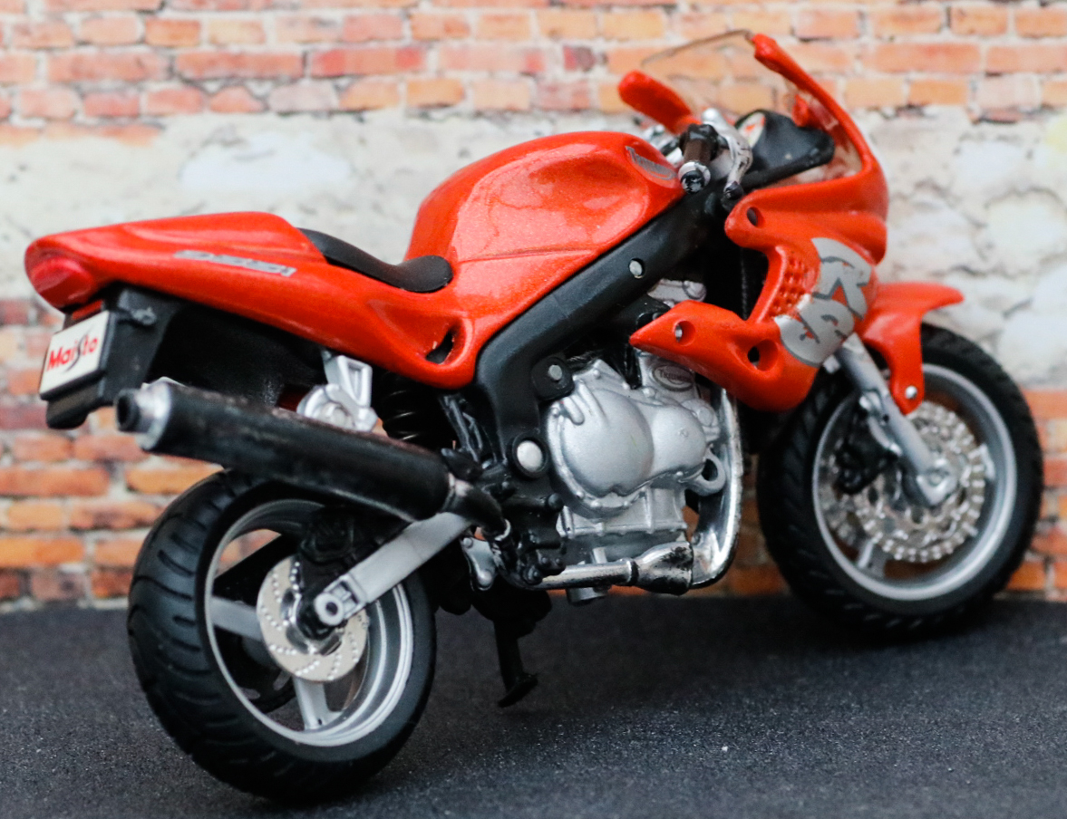 Maisto Triumph Sprint RS